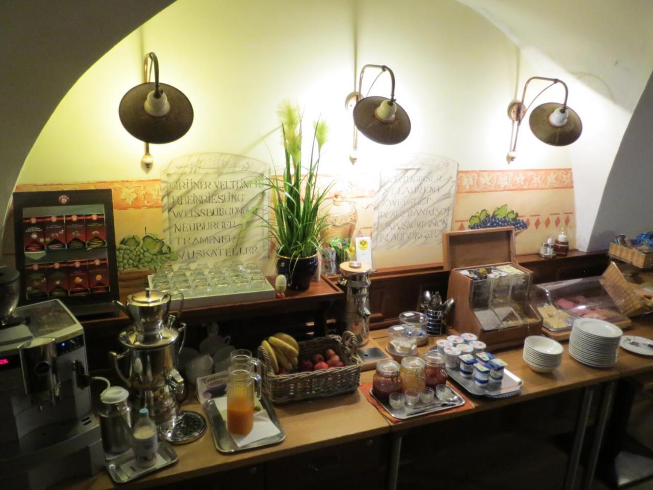 Zum Schwarzen Adler Apartment Tulln An Der Donau Luaran gambar