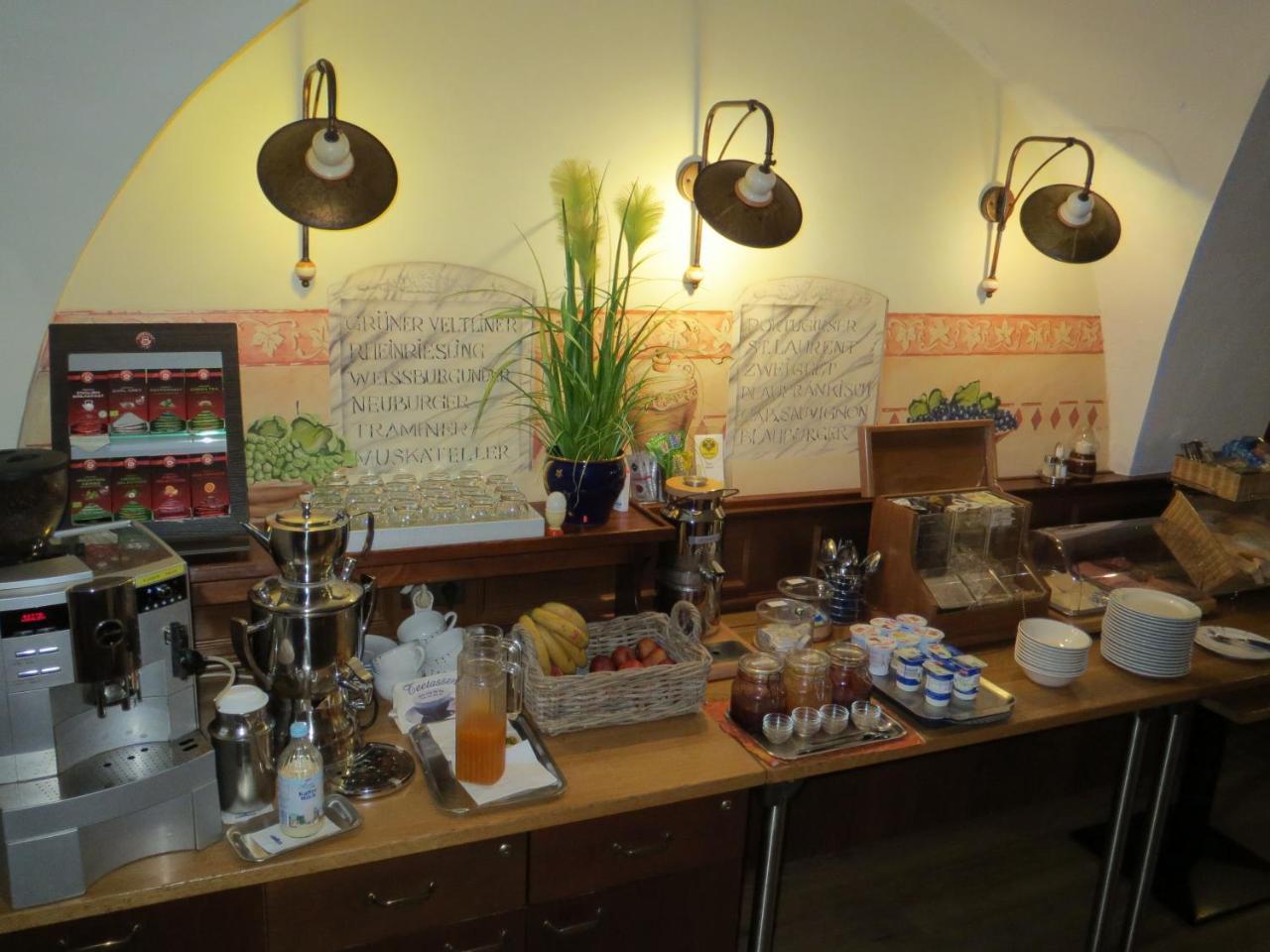 Zum Schwarzen Adler Apartment Tulln An Der Donau Luaran gambar